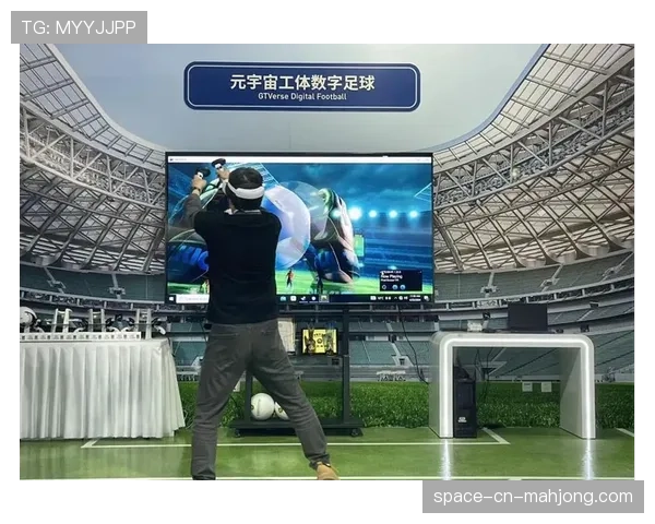 特写：VAR中心裁判组通过5G专网与科隆主场裁判实时沟通，确认点球判罚