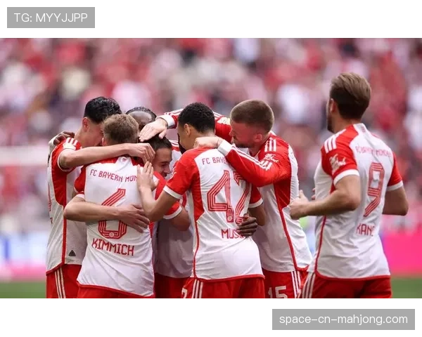 现场:药厂夺冠夜主场球迷展示巨型TIFO,向教练阿隆索致敬 现场:药厂夺冠夜主场球迷展示巨型TIFO,向教练阿隆索致敬